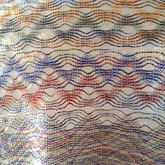 Beautiful woven waves silk scarf / wrap with tassels - Picture 2 of 9